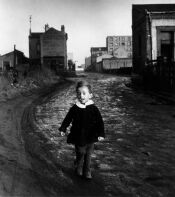 Butterfly-Child, Saint-Denis, 1945 ©Atelier Robert Doisneau